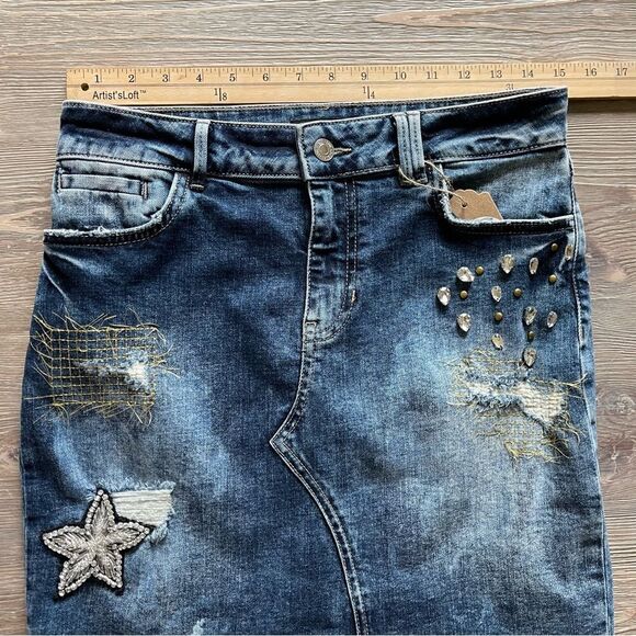 Guess Denim Blue Embellished Distressed Jean Mini Skirt Size 29 - Picture 9 of 12